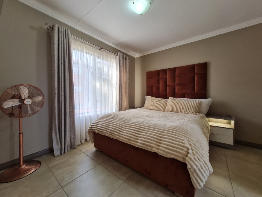 2 Bedroom Property for Sale in Rooihuiskraal North Gauteng