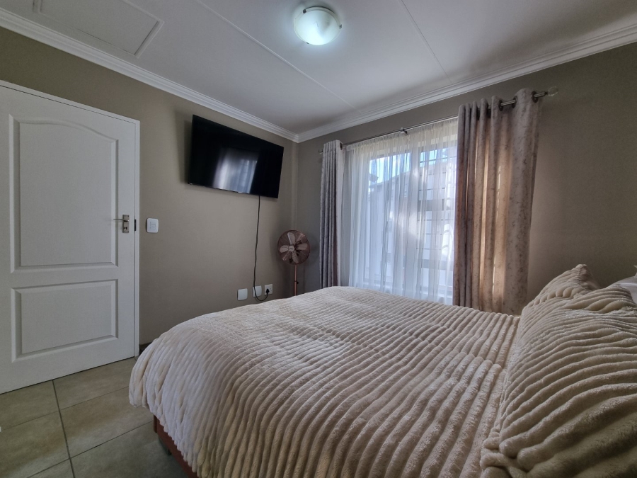 2 Bedroom Property for Sale in Rooihuiskraal North Gauteng