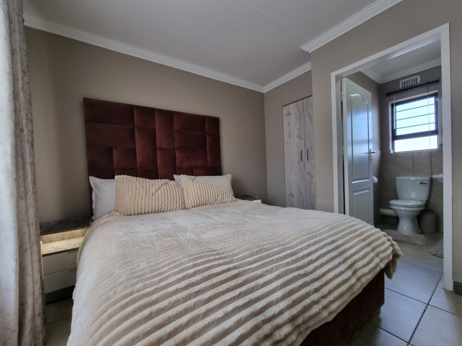 2 Bedroom Property for Sale in Rooihuiskraal North Gauteng