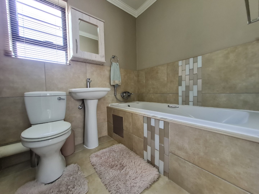 2 Bedroom Property for Sale in Rooihuiskraal North Gauteng