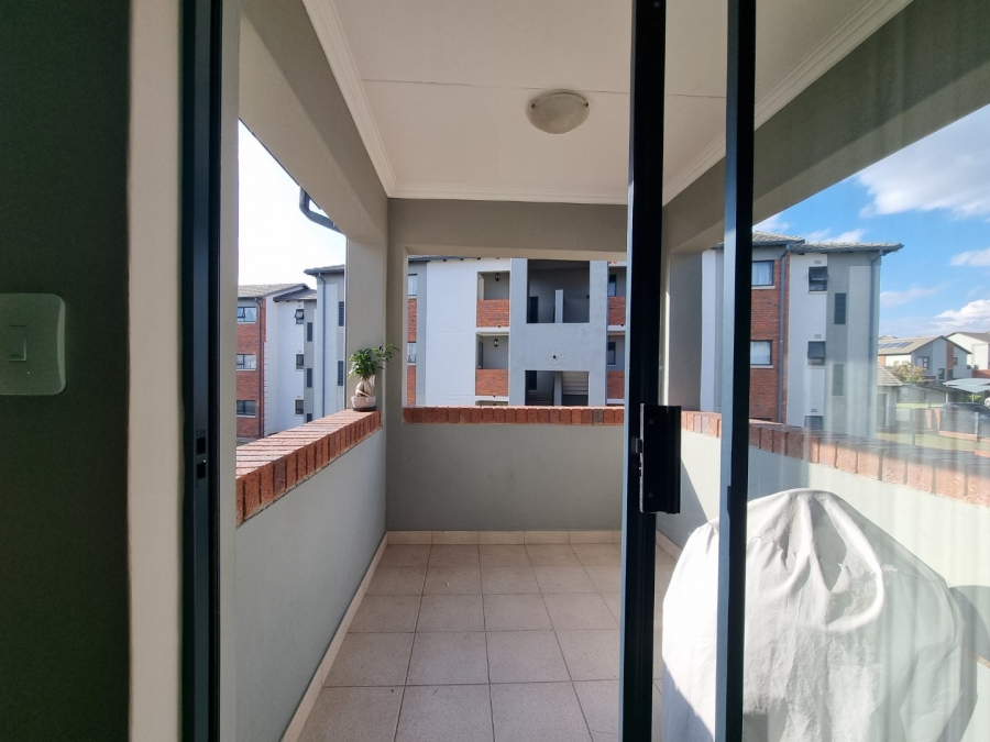 2 Bedroom Property for Sale in Rooihuiskraal North Gauteng