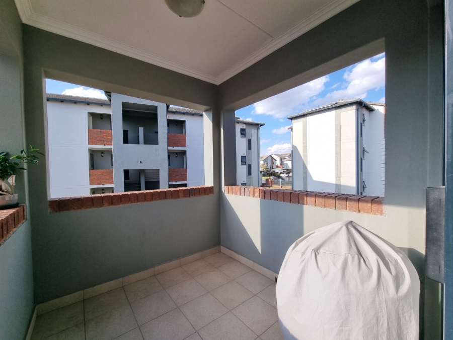 2 Bedroom Property for Sale in Rooihuiskraal North Gauteng