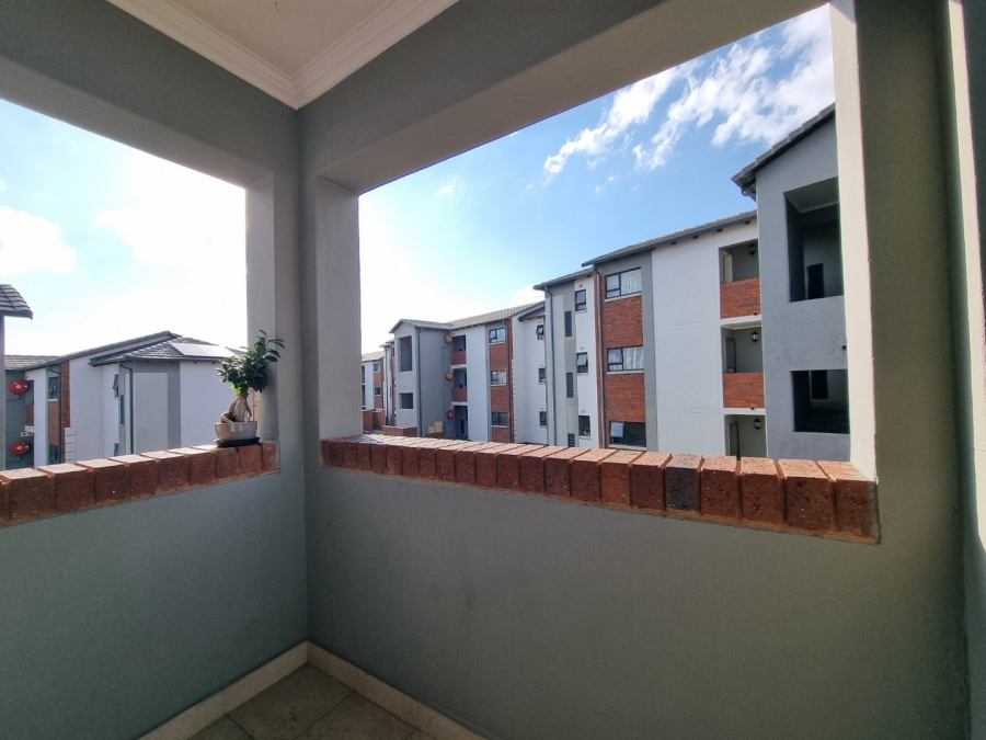 2 Bedroom Property for Sale in Rooihuiskraal North Gauteng