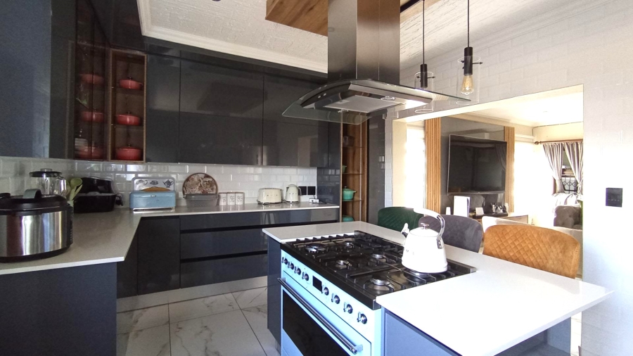4 Bedroom Property for Sale in Halfway House Gauteng