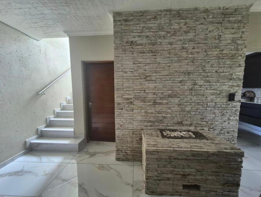 4 Bedroom Property for Sale in Halfway House Gauteng