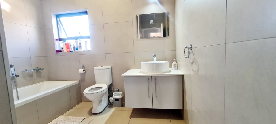 3 Bedroom Property for Sale in Raslouw Gauteng