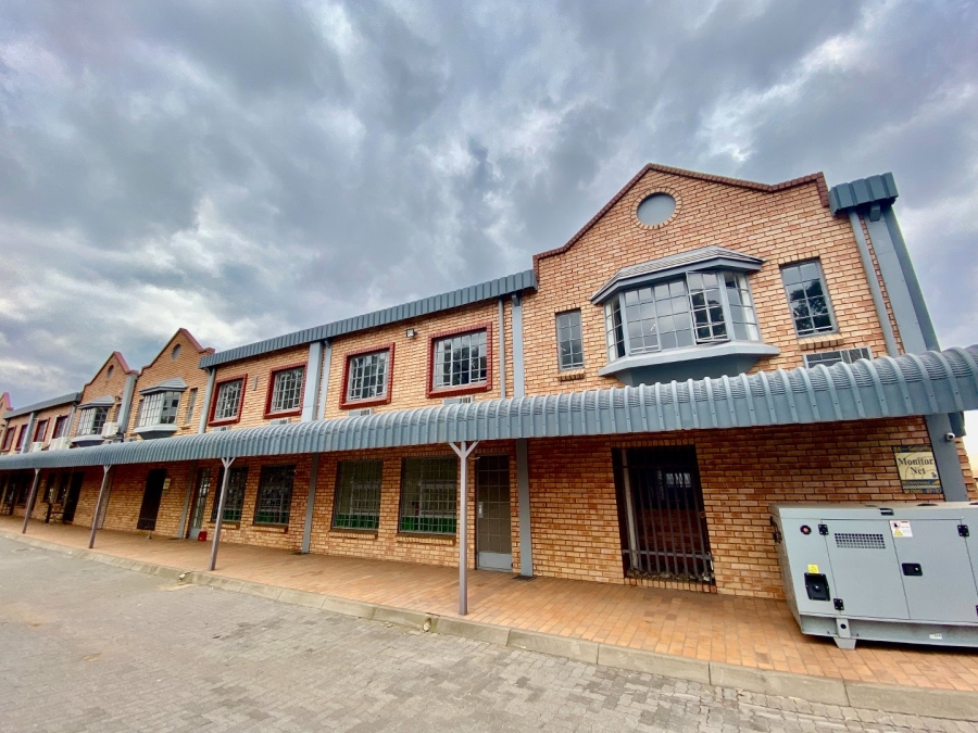 To Let Commercial Property for Rent in Hennopspark Industrial Gauteng