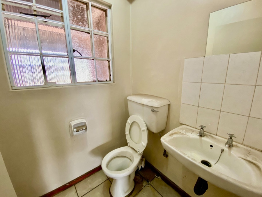To Let Commercial Property for Rent in Hennopspark Industrial Gauteng