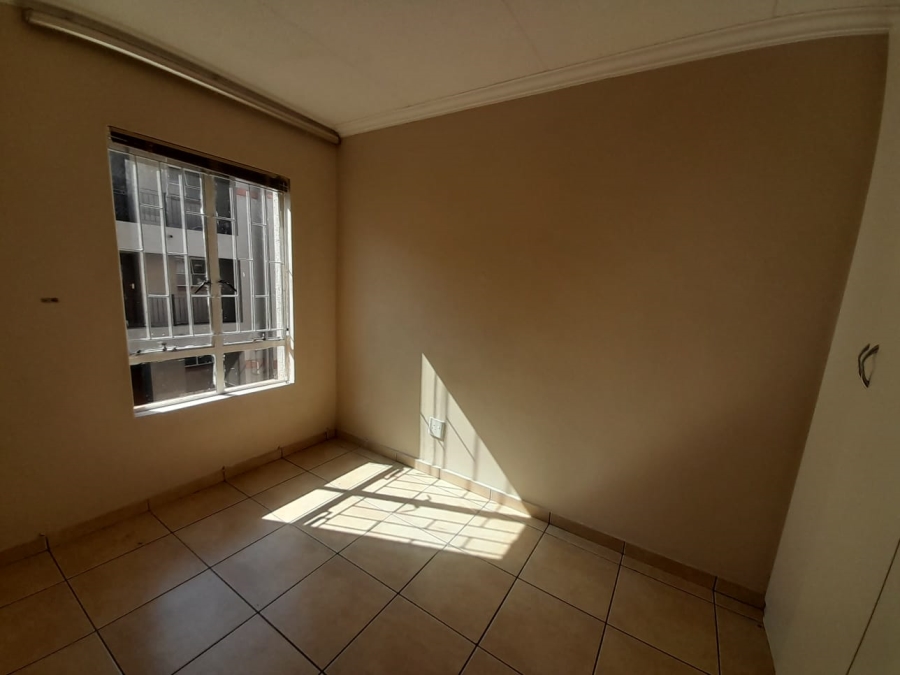 1 Bedroom Property for Sale in Ormonde View Gauteng