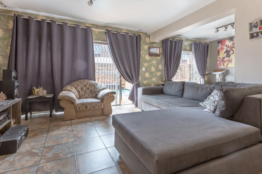 4 Bedroom Property for Sale in Fontainebleau Gauteng
