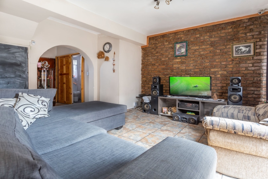 4 Bedroom Property for Sale in Fontainebleau Gauteng