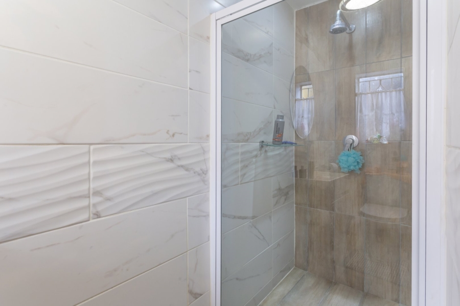 4 Bedroom Property for Sale in Fontainebleau Gauteng