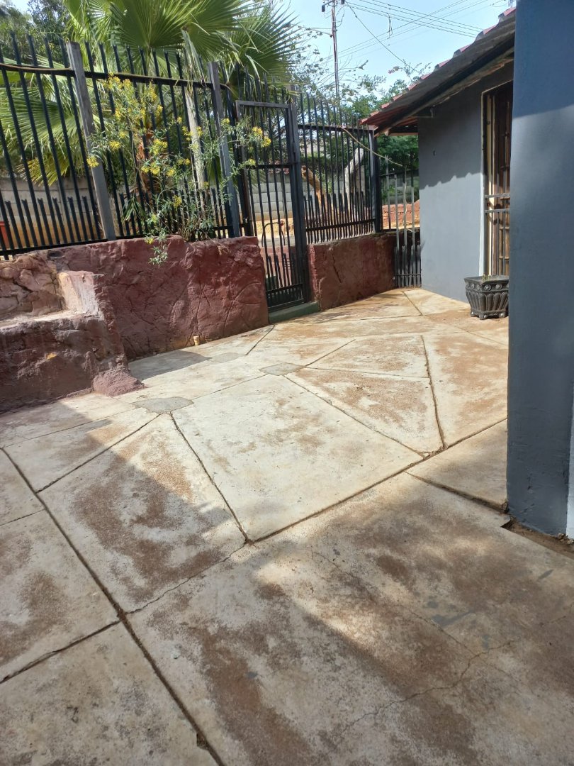  Bedroom Property for Sale in Mountain View Gauteng