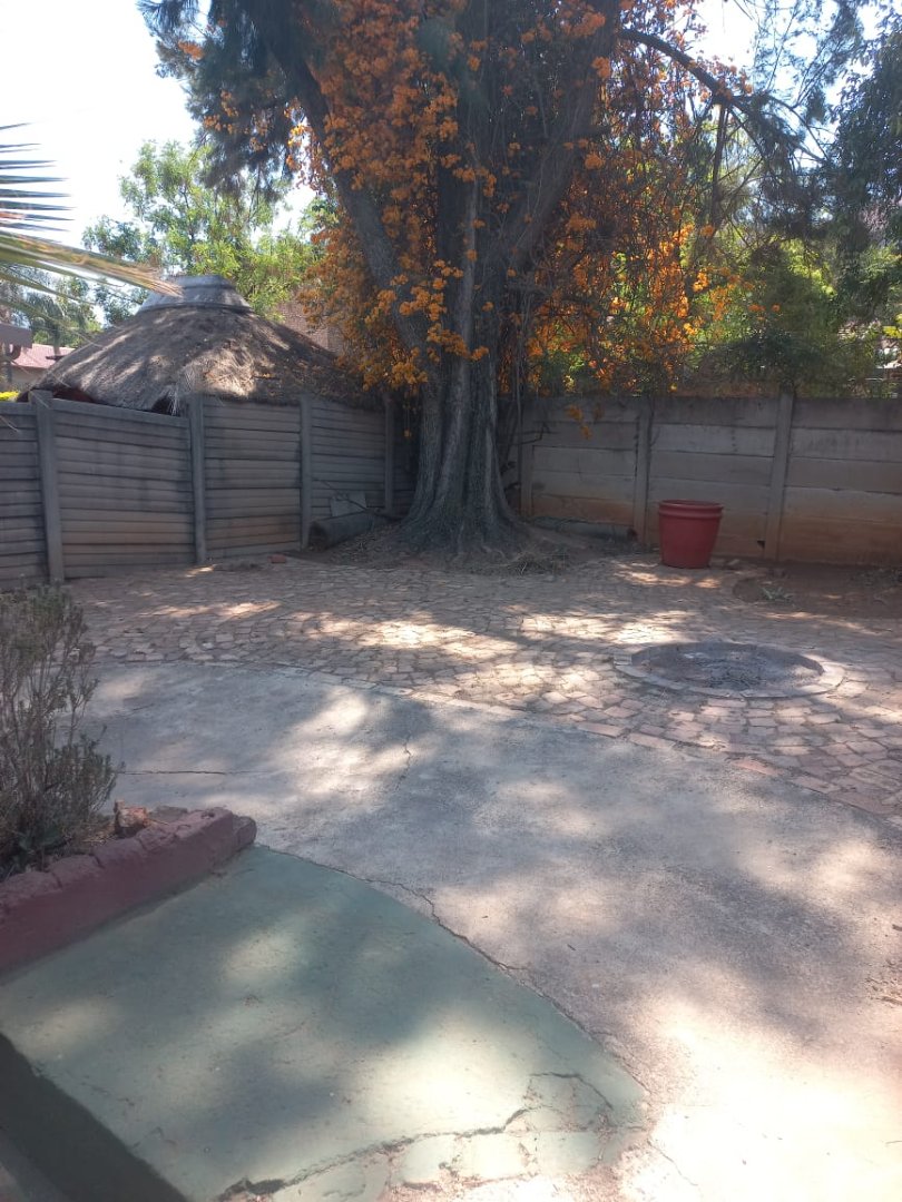  Bedroom Property for Sale in Mountain View Gauteng