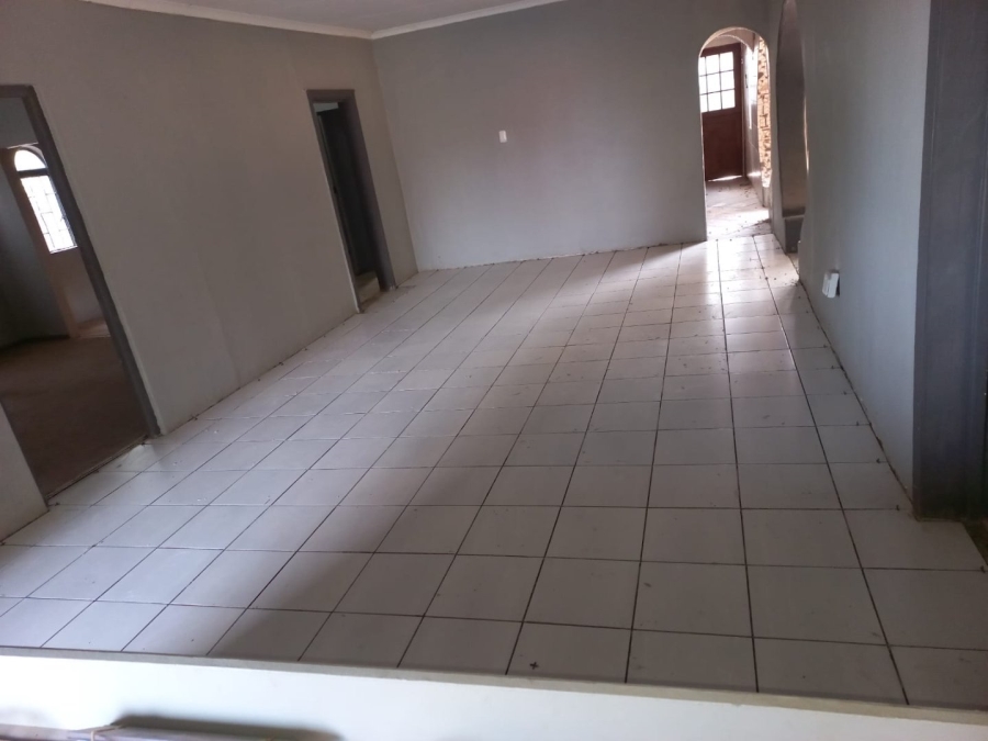 Bedroom Property for Sale in Mountain View Gauteng