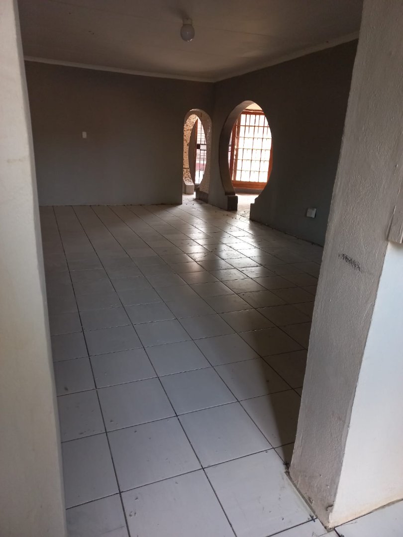  Bedroom Property for Sale in Mountain View Gauteng