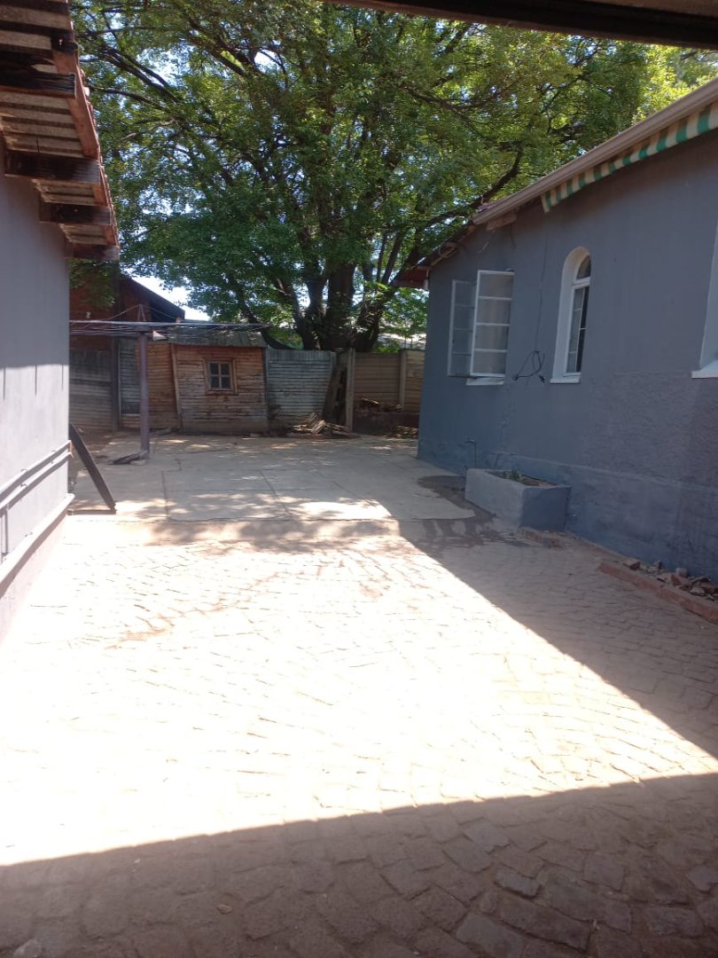  Bedroom Property for Sale in Mountain View Gauteng