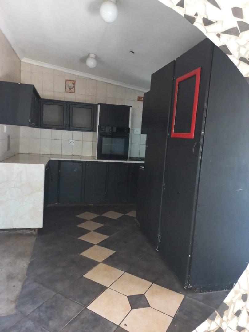 Bedroom Property for Sale in Mountain View Gauteng
