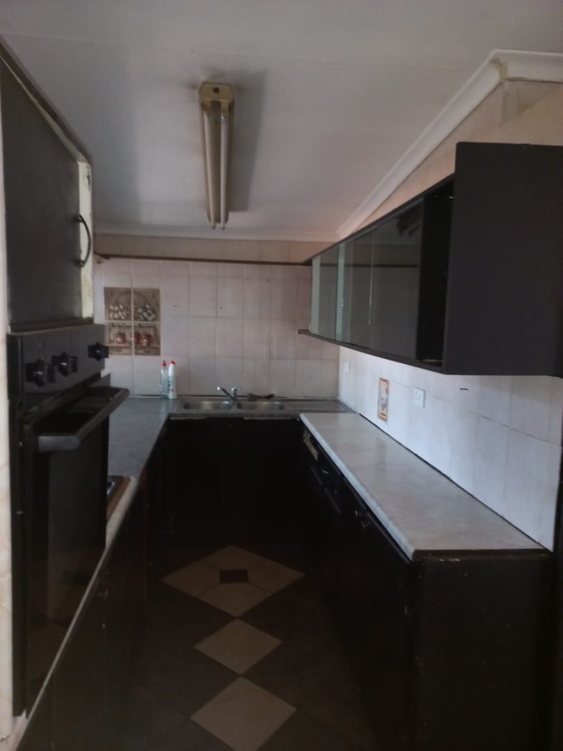  Bedroom Property for Sale in Mountain View Gauteng