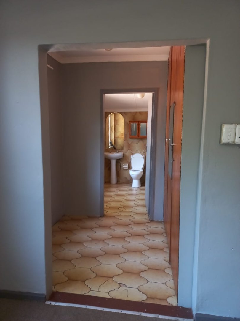  Bedroom Property for Sale in Mountain View Gauteng