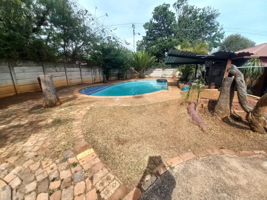 3 Bedroom Property for Sale in Mountain View Gauteng