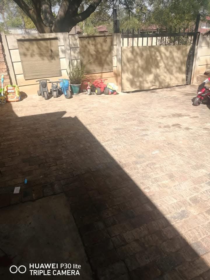 3 Bedroom Property for Sale in Mountain View Gauteng