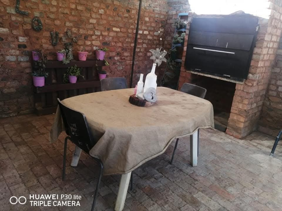 3 Bedroom Property for Sale in Mountain View Gauteng