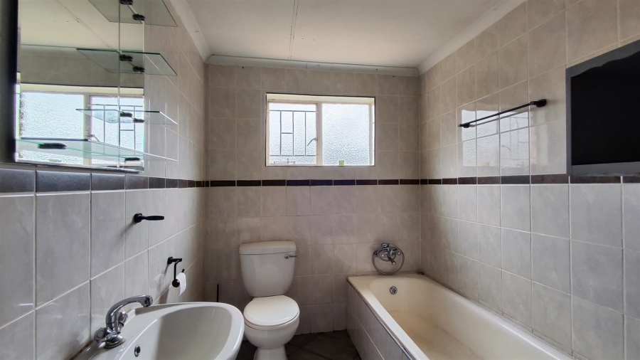4 Bedroom Property for Sale in New State Areas Gauteng