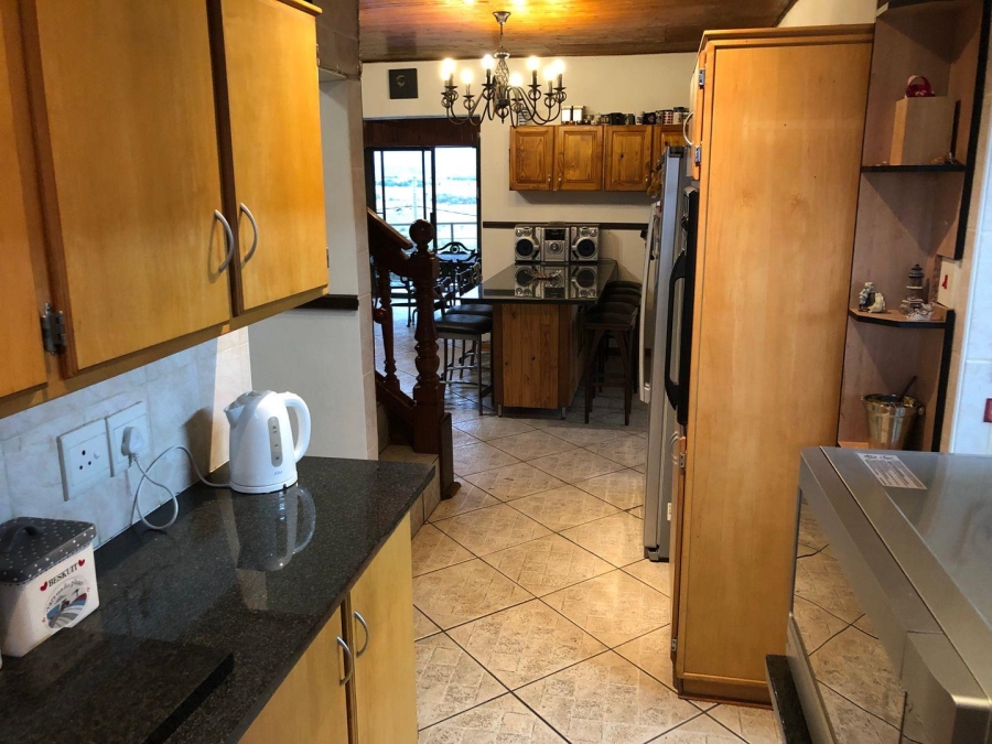 5 Bedroom Property for Sale in Vaaloewer Gauteng