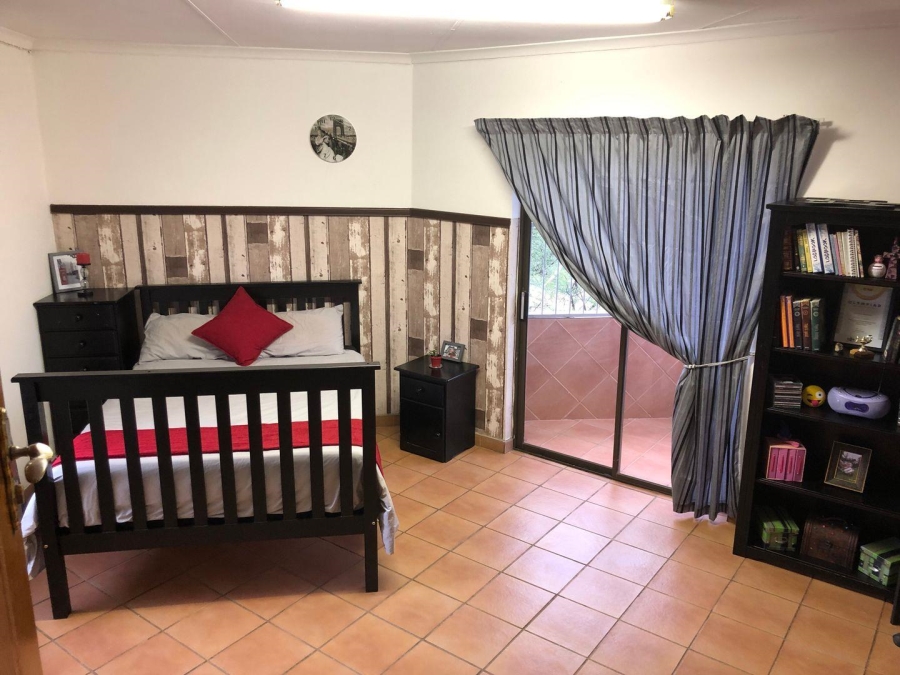 5 Bedroom Property for Sale in Vaaloewer Gauteng