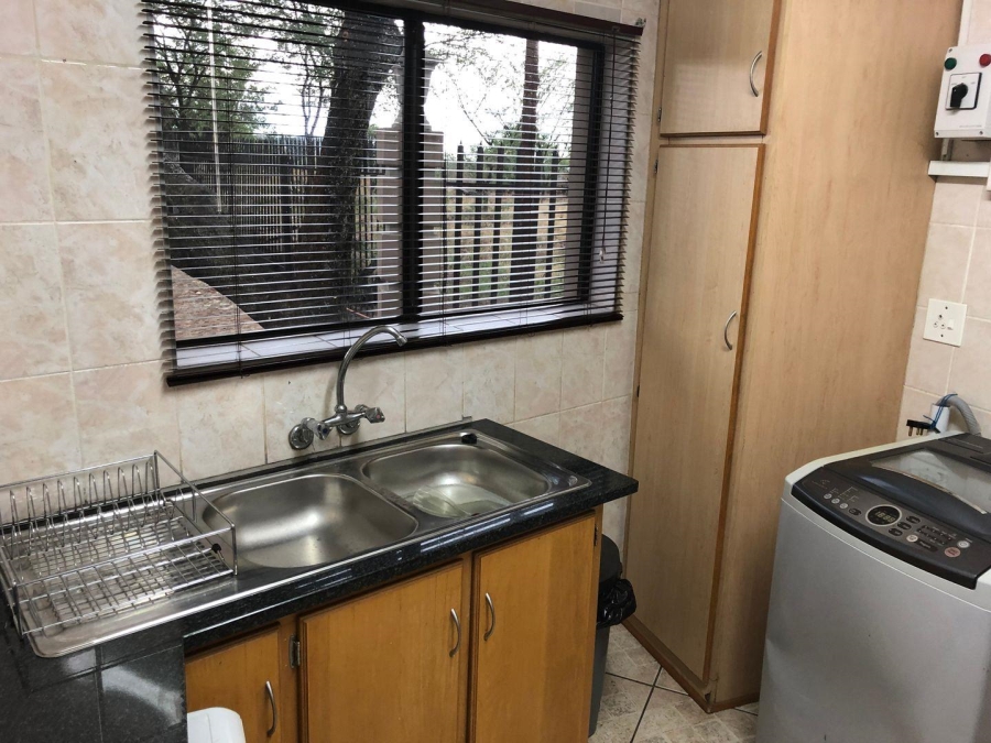5 Bedroom Property for Sale in Vaaloewer Gauteng