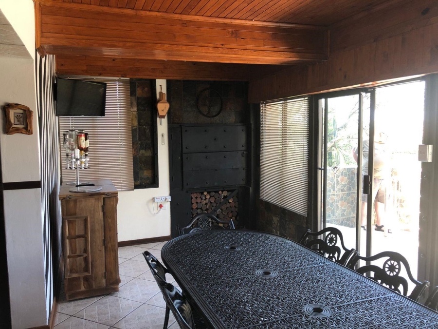 5 Bedroom Property for Sale in Vaaloewer Gauteng