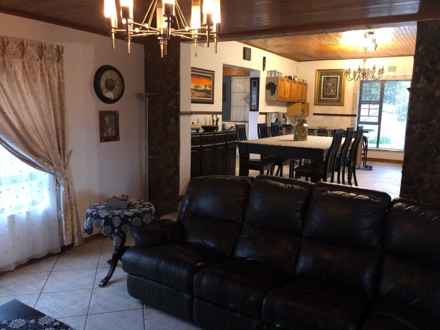 5 Bedroom Property for Sale in Vaaloewer Gauteng