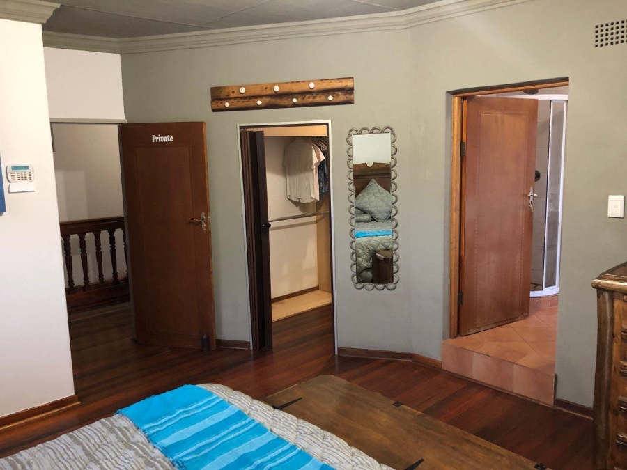 5 Bedroom Property for Sale in Vaaloewer Gauteng