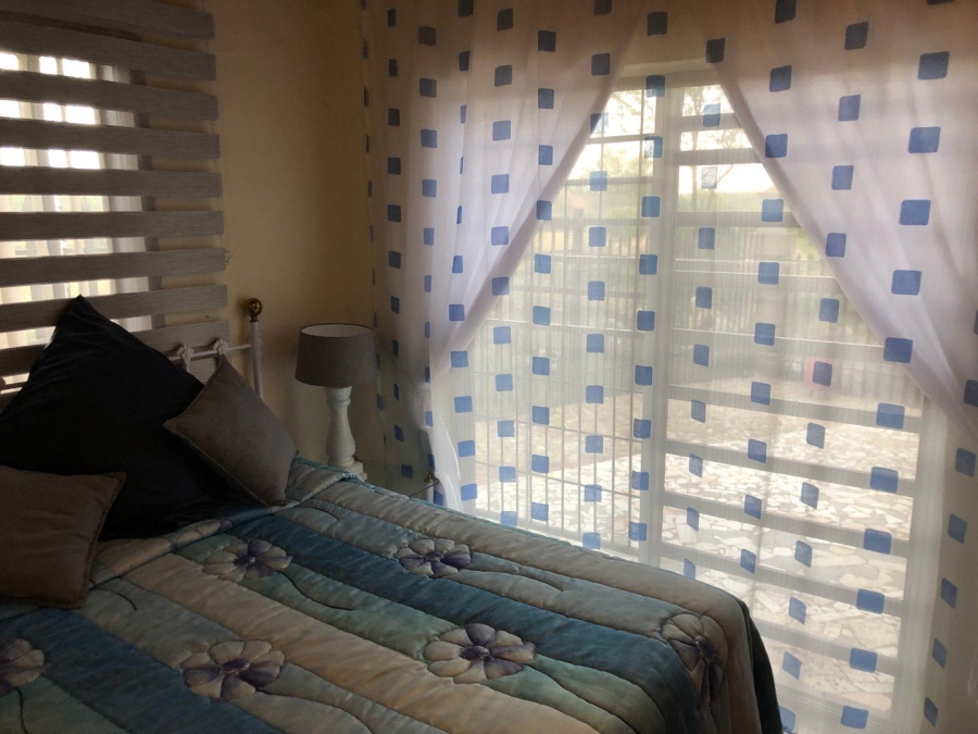 5 Bedroom Property for Sale in Vaaloewer Gauteng