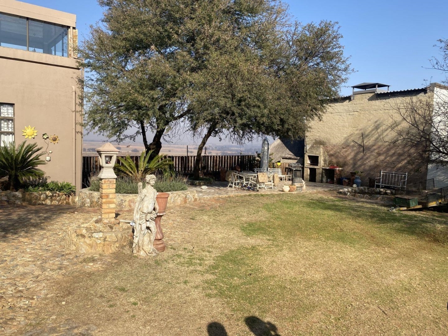 5 Bedroom Property for Sale in Vaaloewer Gauteng
