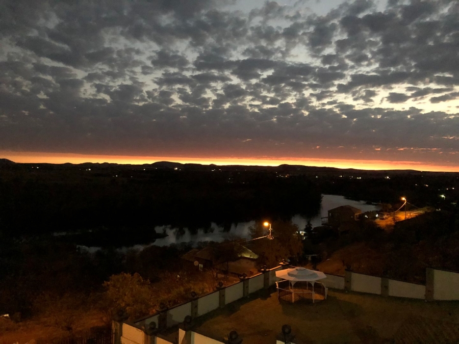 5 Bedroom Property for Sale in Vaaloewer Gauteng
