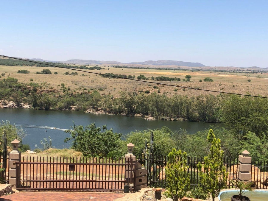 5 Bedroom Property for Sale in Vaaloewer Gauteng