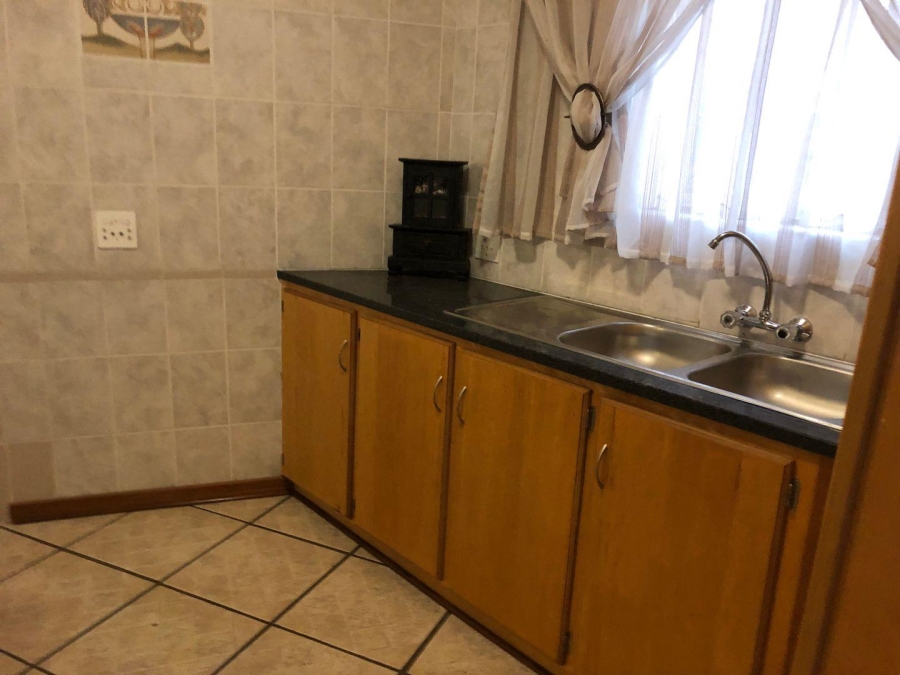 5 Bedroom Property for Sale in Vaaloewer Gauteng