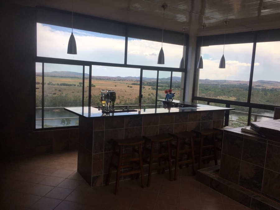 5 Bedroom Property for Sale in Vaaloewer Gauteng