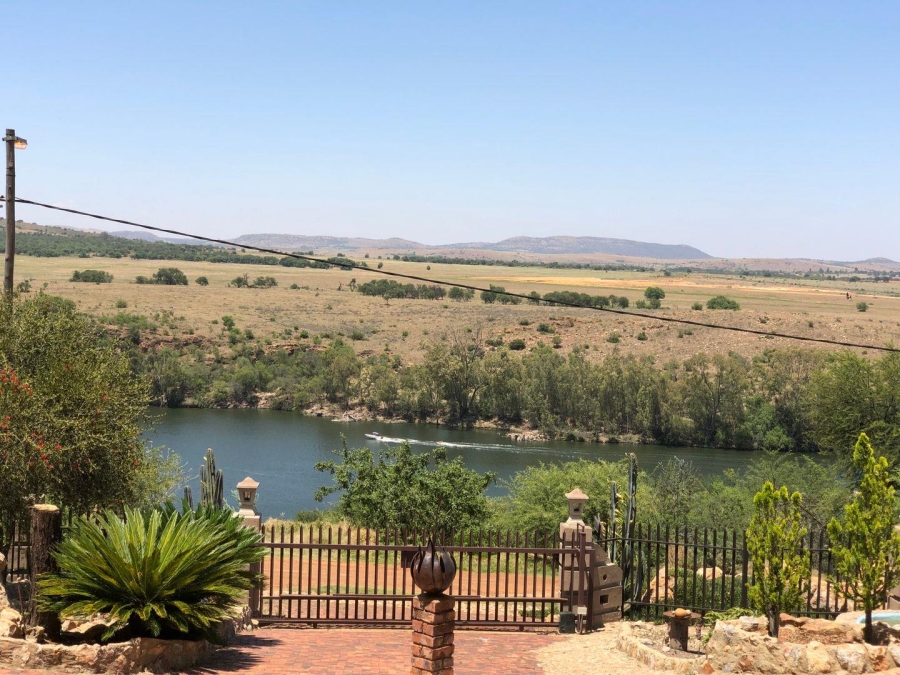 5 Bedroom Property for Sale in Vaaloewer Gauteng