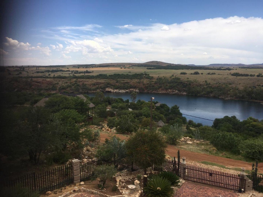 5 Bedroom Property for Sale in Vaaloewer Gauteng