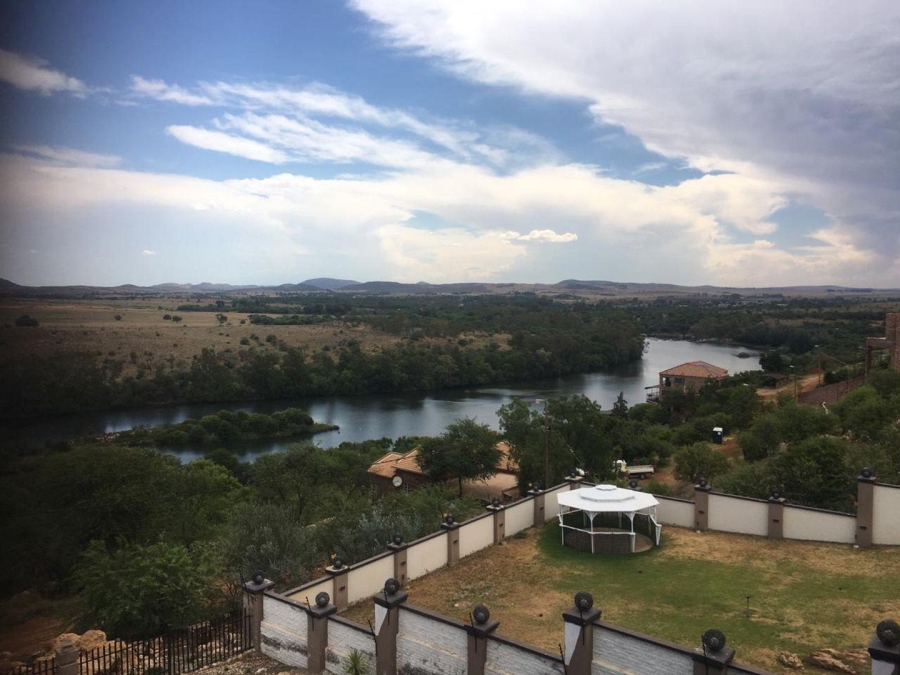 5 Bedroom Property for Sale in Vaaloewer Gauteng