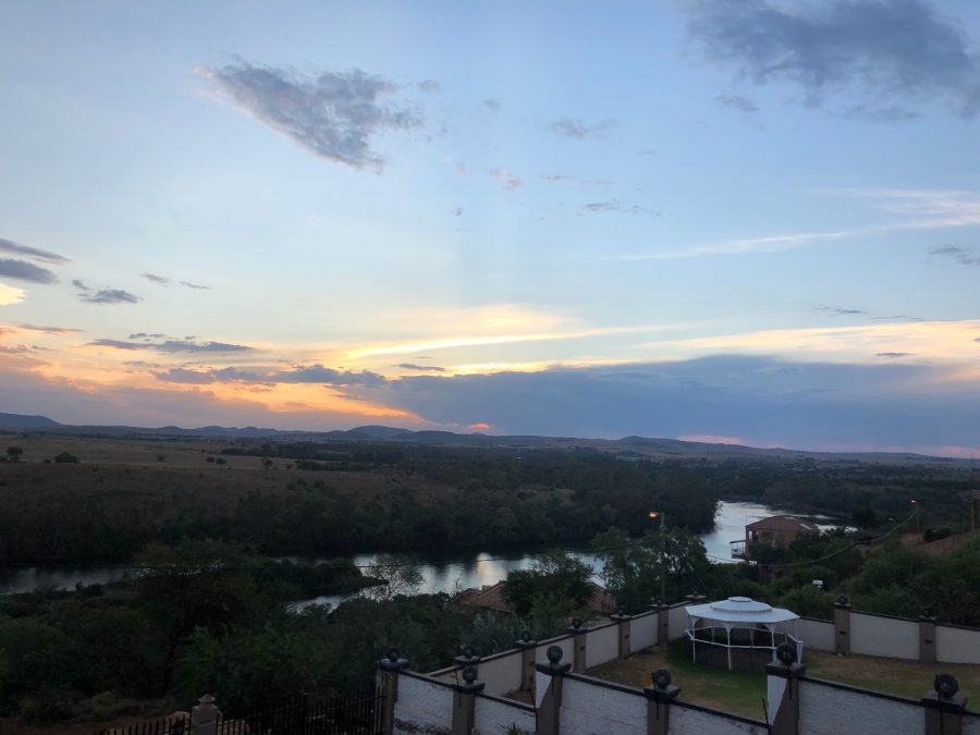 5 Bedroom Property for Sale in Vaaloewer Gauteng
