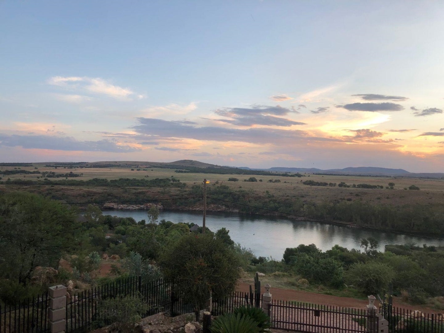 5 Bedroom Property for Sale in Vaaloewer Gauteng