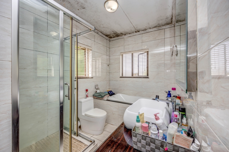 2 Bedroom Property for Sale in Maroeladal Gauteng