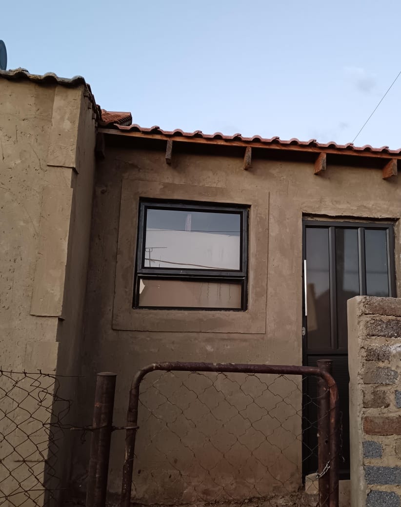 2 Bedroom Property for Sale in Lufhereng Gauteng