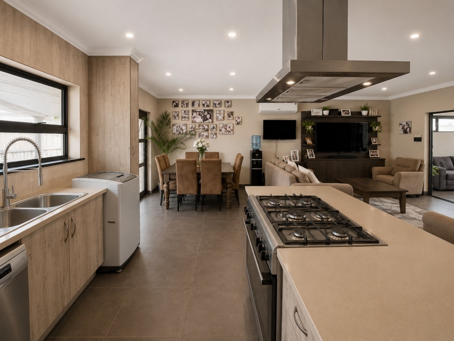 4 Bedroom Property for Sale in Buurendal Gauteng