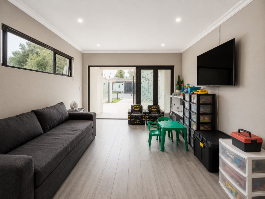 4 Bedroom Property for Sale in Buurendal Gauteng