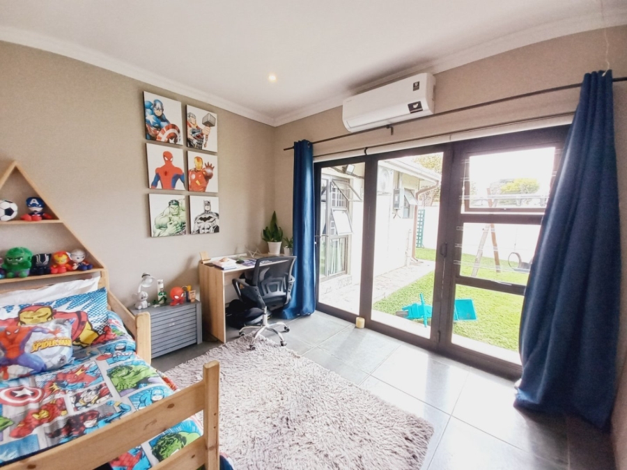 4 Bedroom Property for Sale in Buurendal Gauteng